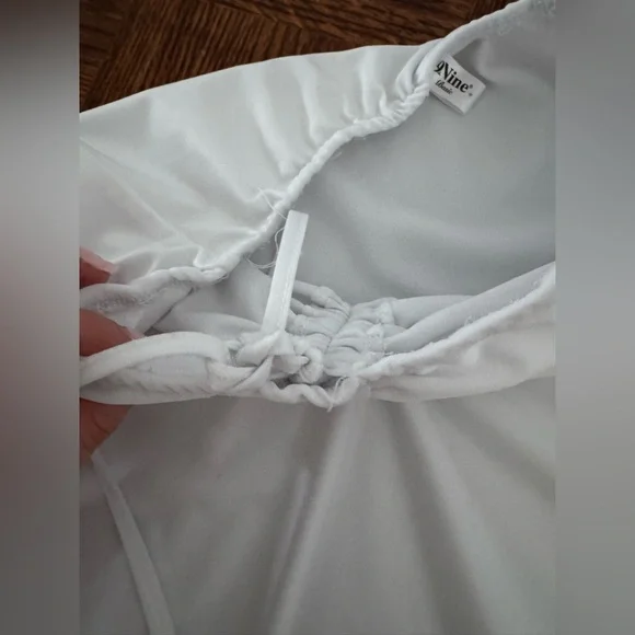 ruffled white mini skirt in size small barely worn in great condition - Picture 2 of 5